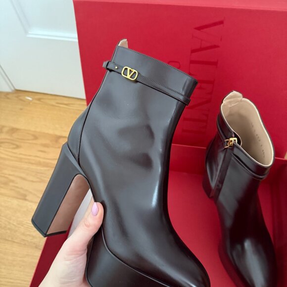 NWT Valentino Garavani Platform Ankle Boots Leather Logo Buckle Block Heel - Picture 5 of 11